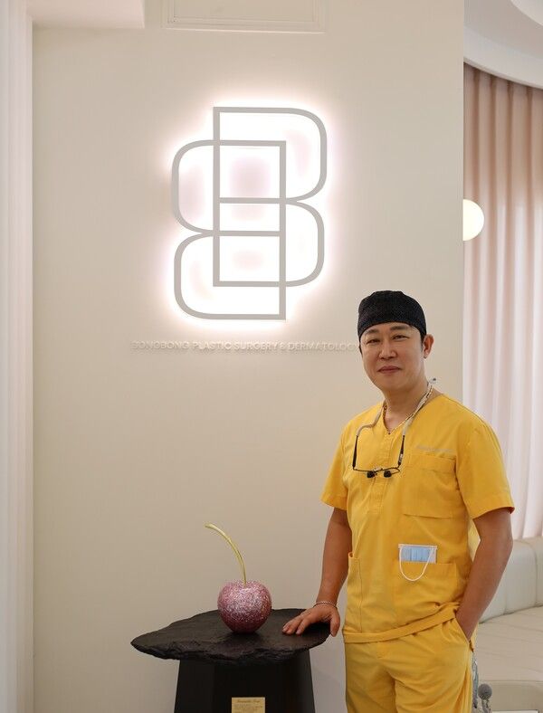 박성수 원장 · 봉봉성형외과